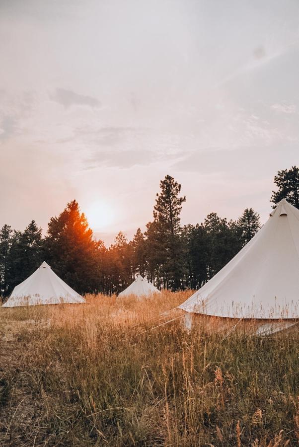 Отель Wander Camp Glacier Coram Экстерьер фото